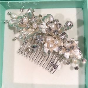 NWT bridal pearl/crystal hair comb